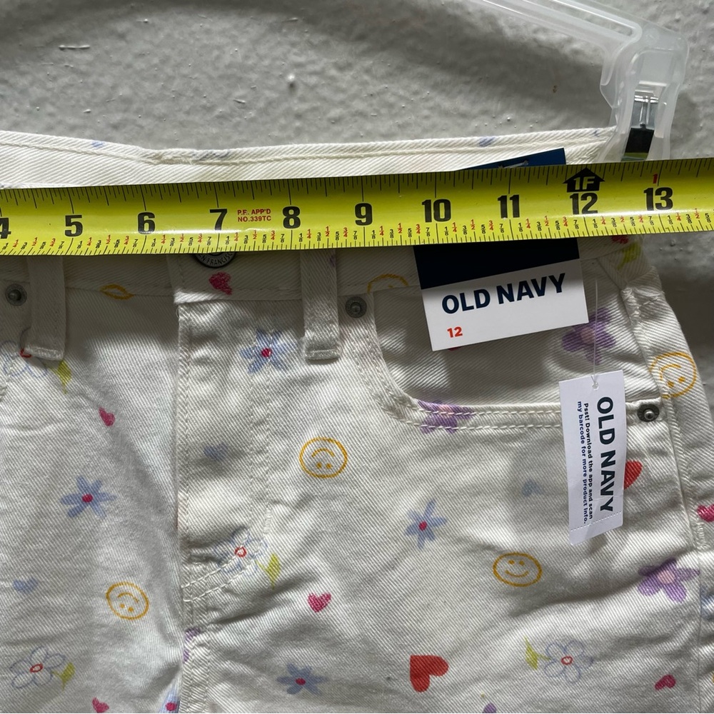 Old Navy White Shorts Flower-Smile Face Print High Rise Adjustable Waist Size 12 - Picture 12 of 16